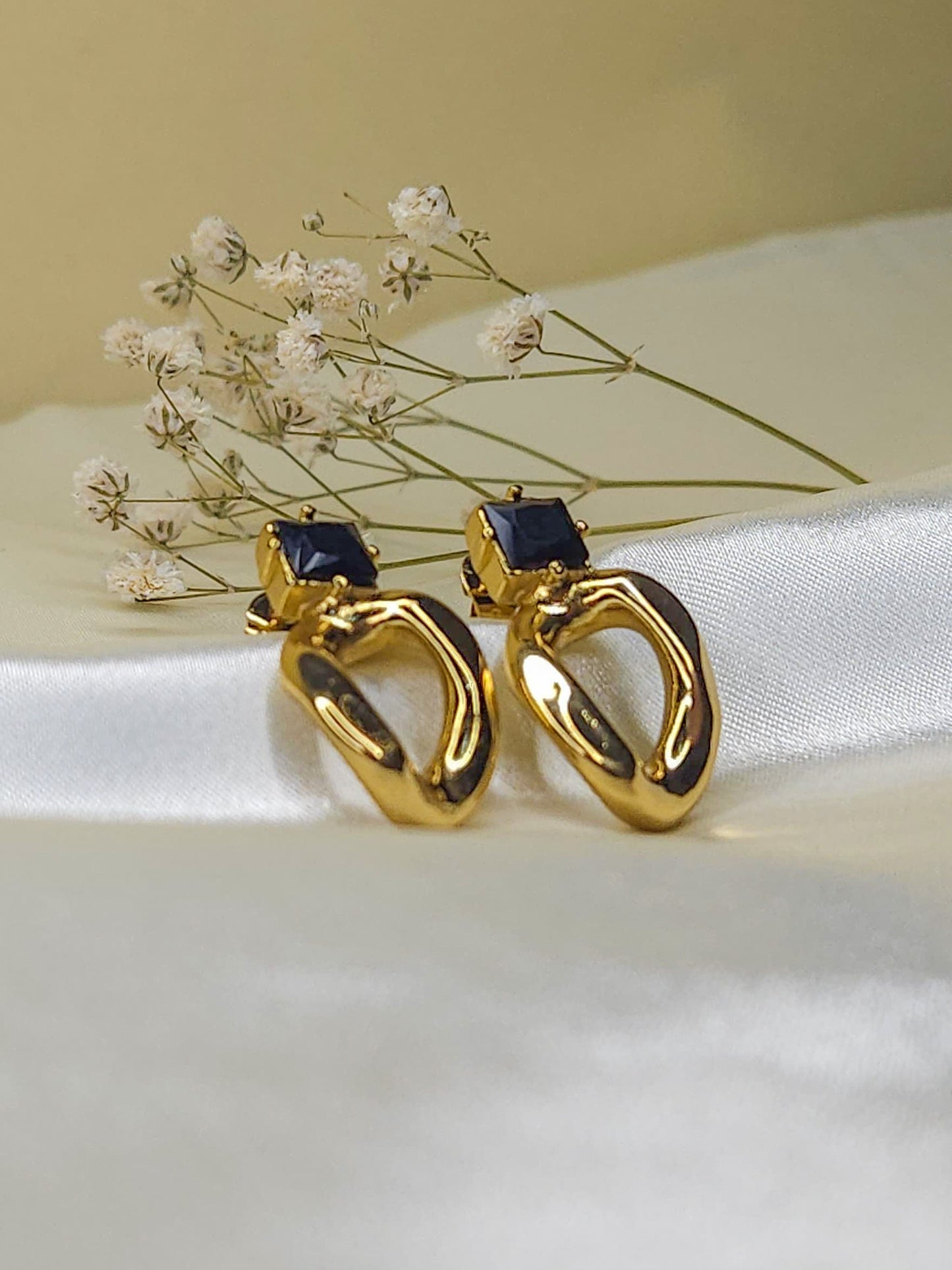 Gold & Black Minimalist Geometric Drop Earrings – Anti-Tarnish Daily Wear