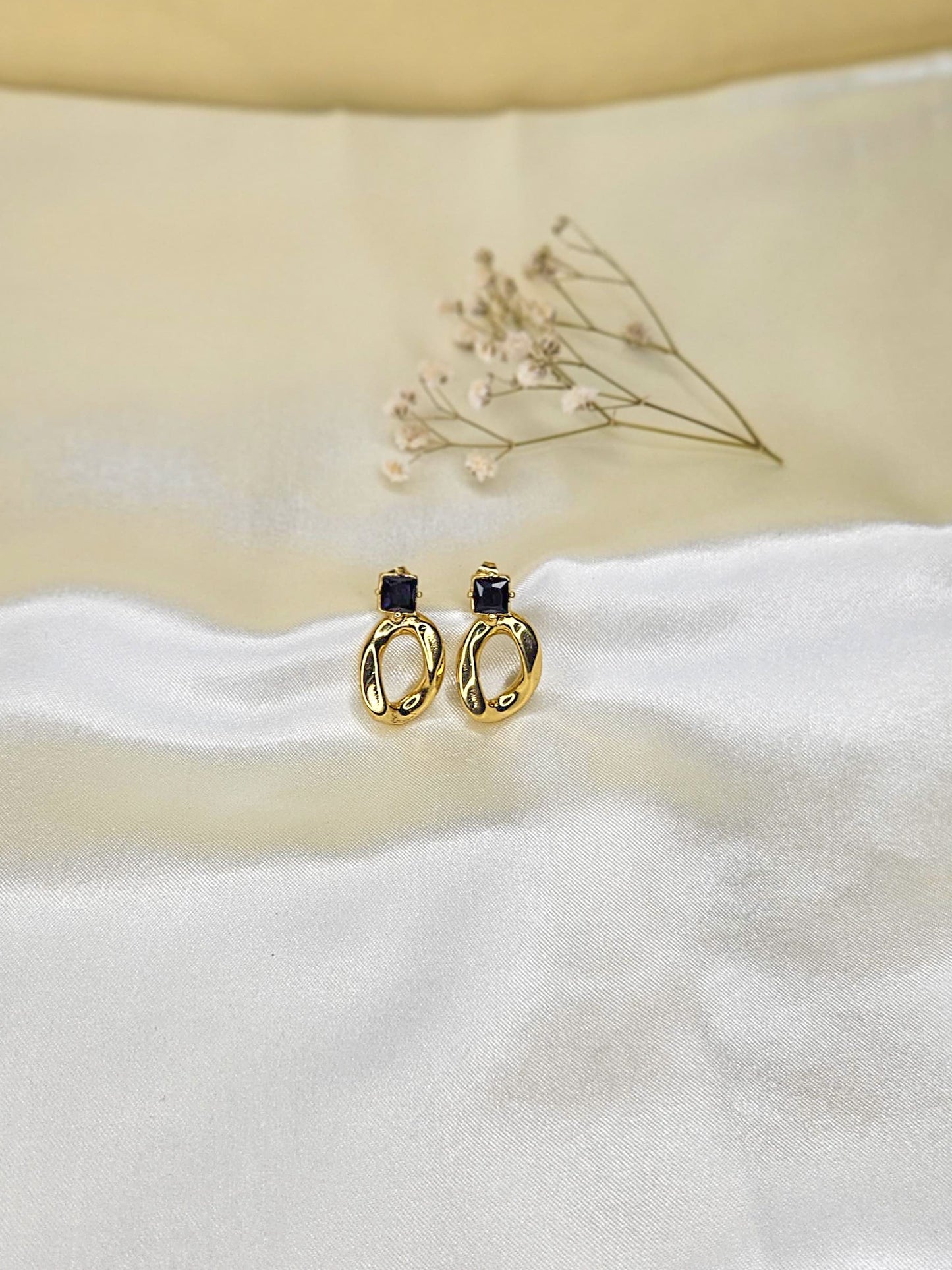 Gold & Black Minimalist Geometric Drop Earrings – Anti-Tarnish Daily Wear