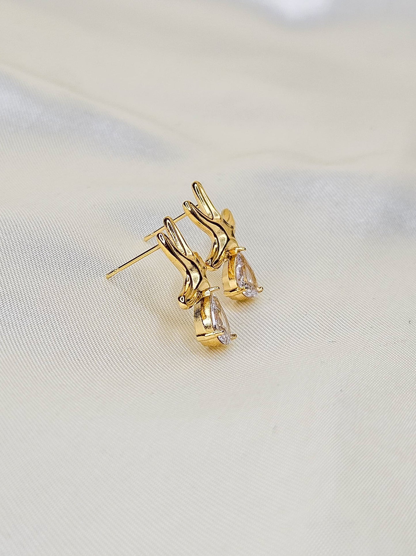 Gold Starfish Stud Earrings with Teardrop Crystal – Daily Wear Anti-Tarnish Jewellery