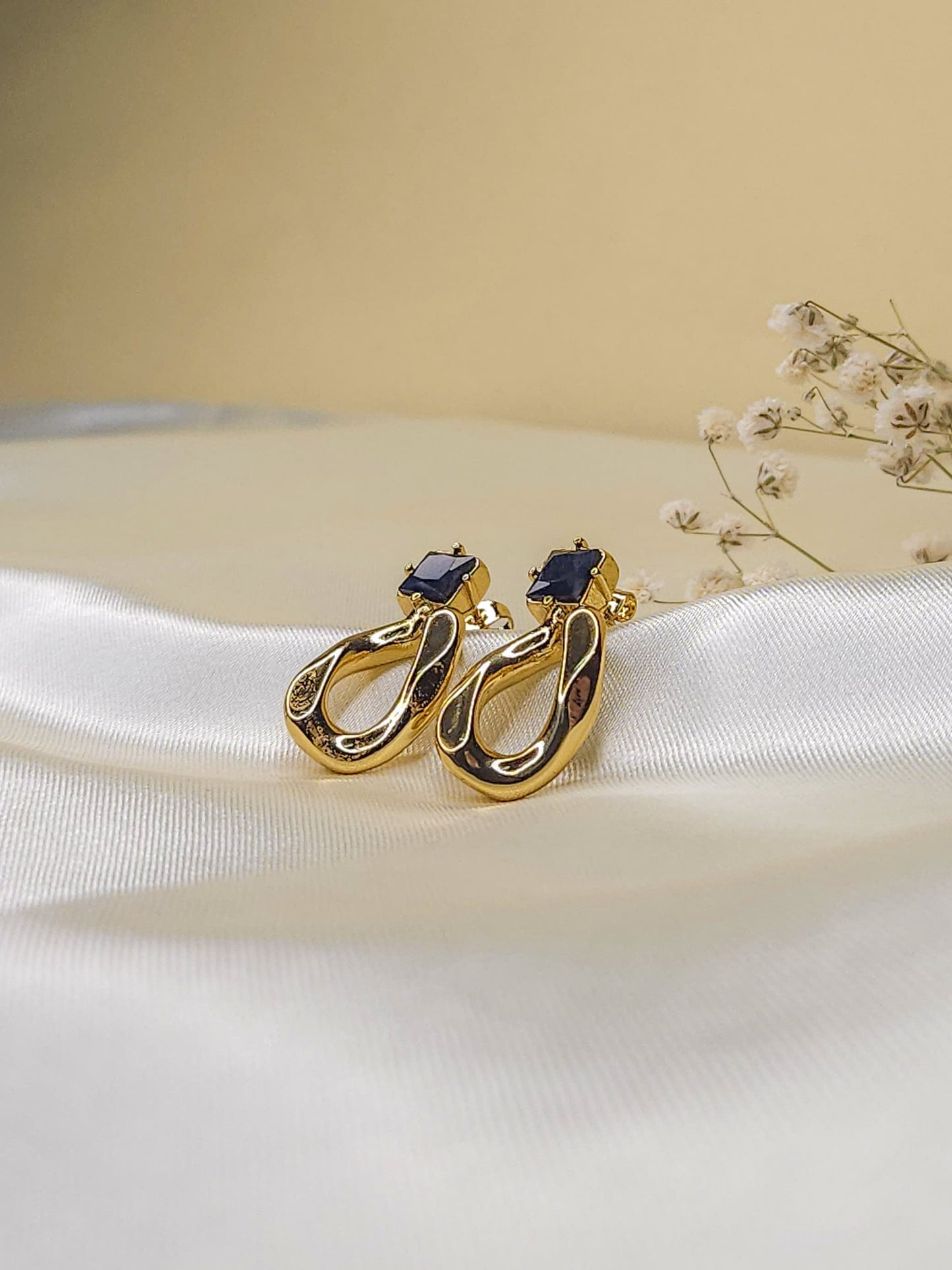 Gold & Black Minimalist Geometric Drop Earrings – Anti-Tarnish Daily Wear