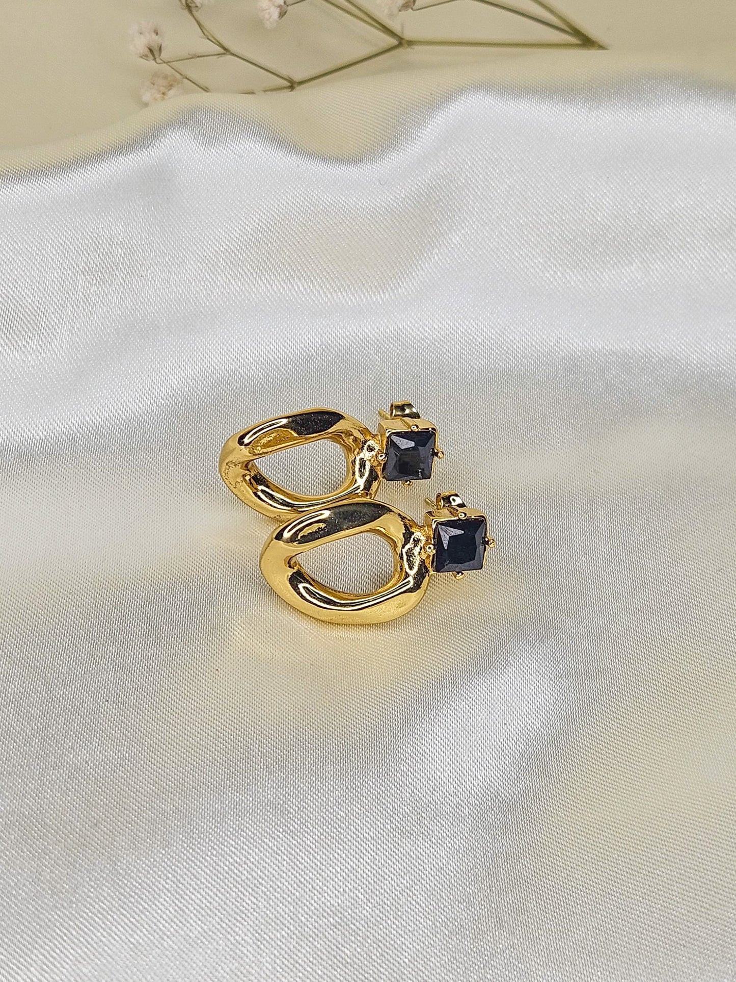 Gold & Black Minimalist Geometric Drop Earrings – Anti-Tarnish Daily Wear