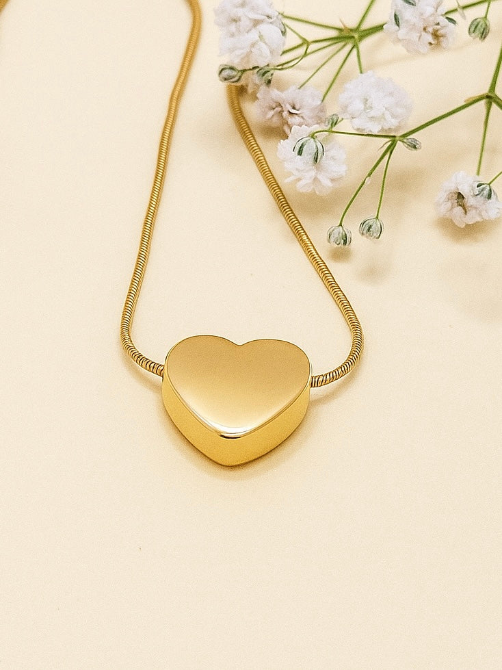 Gold Heart Pendant Necklace – Minimal Anti Tarnish Jewelry