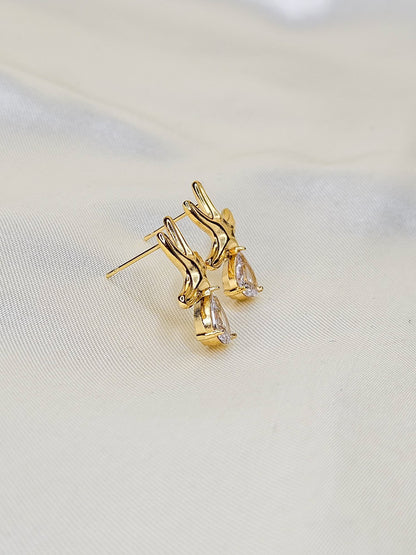 Gold Starfish Stud Earrings with Teardrop Crystal – Daily Wear Anti-Tarnish Jewellery