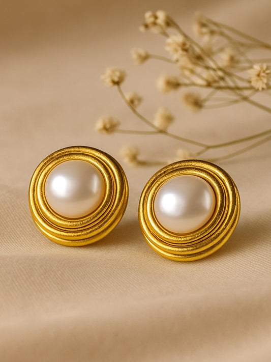 Vintage Gold Round Pearl Stud Earrings – Elegant Minimalist Anti Tarnish Jewellery for Women