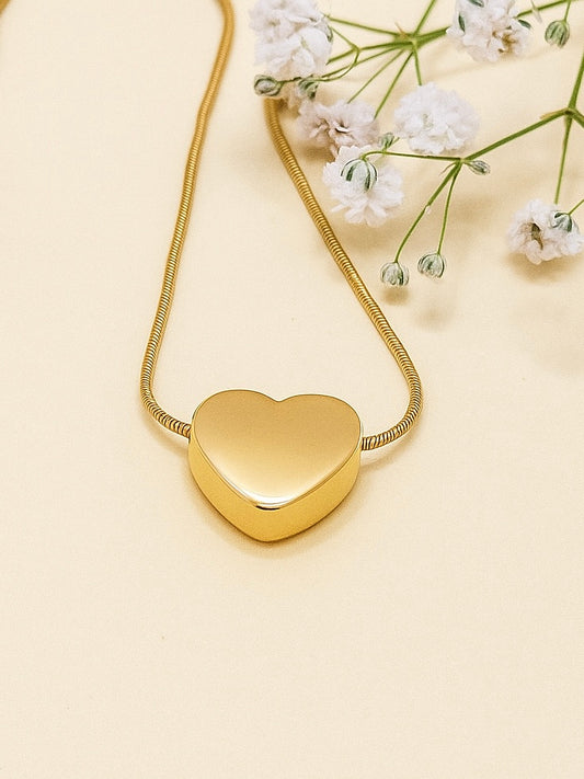 Gold Heart Pendant Necklace – Minimal Anti Tarnish Jewelry